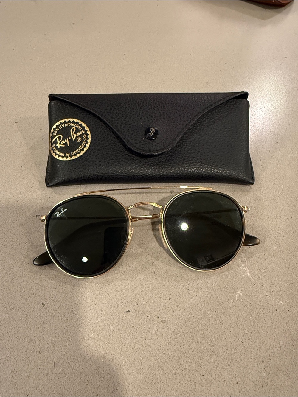 Ray-Ban Men’s Round Metal Sunglasses in Gold and Black